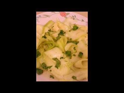 TAGLIATELLES DE COURGETTES EN SALADE