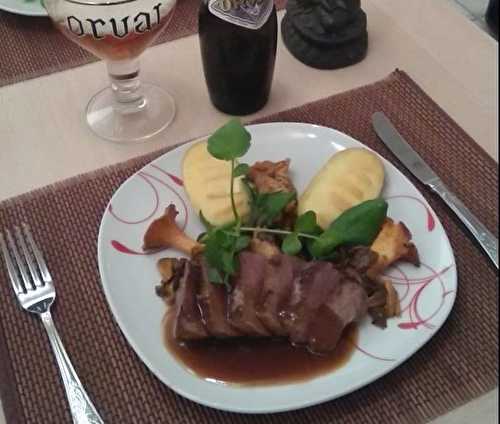 Filet de chevreuil sauce à l?Orval, poêlée de champignons des bois et macaires au fromage d?Orval