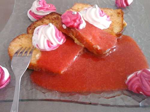 Brioche perdue coulis de fraise et chantilly bicolore