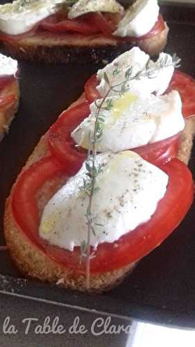 Bruschettas à la mozarella fumée 