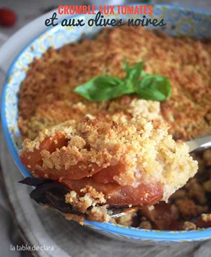 Crumble aux tomates et aux olives noires