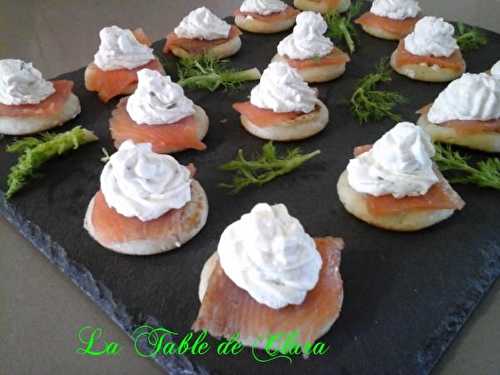 Mini blinis au saumon et au chèvre 