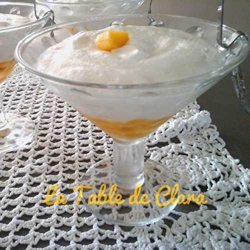 Mousse de fromage blanc sur lit de mangue fraîche 