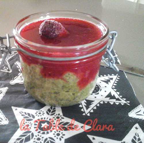 Pudding de chia et coulis de framboises