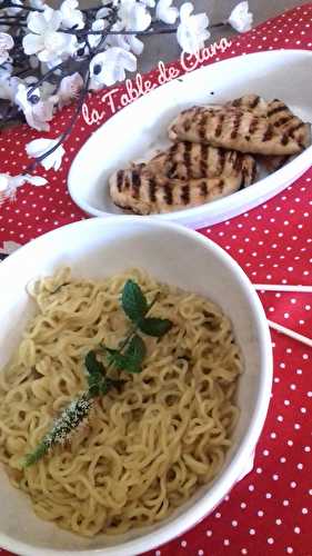 Ramen et blancs de poulet marinés sauce BBQ