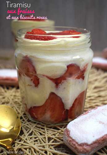 Tiramisu aux fraises et aux biscuits roses