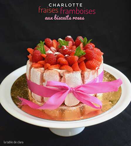 Charlotte fraises framboises aux biscuits roses