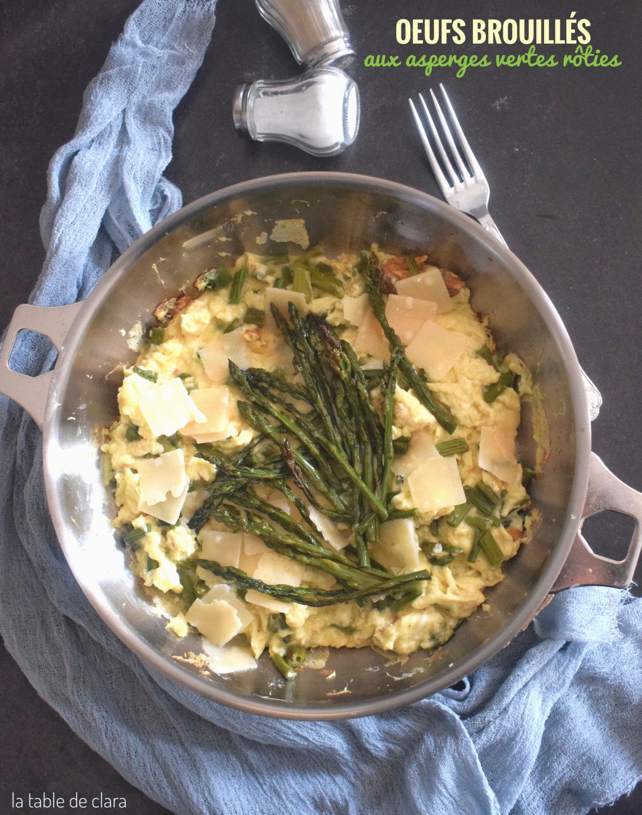 Oeufs brouillés aux asperges rôtis