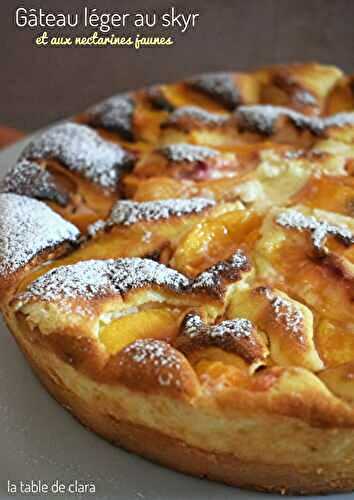 Gâteau léger au skyr et aux nectarines jaunes