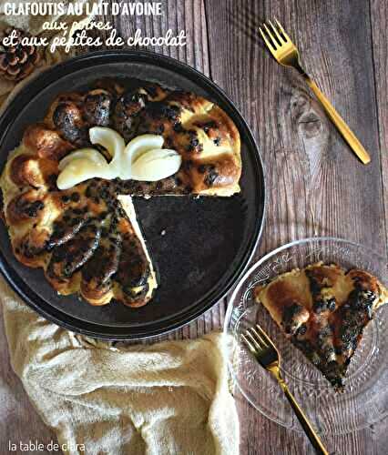 Clafoutis au lait d'avoine aux poires et aux pépites de chocolat