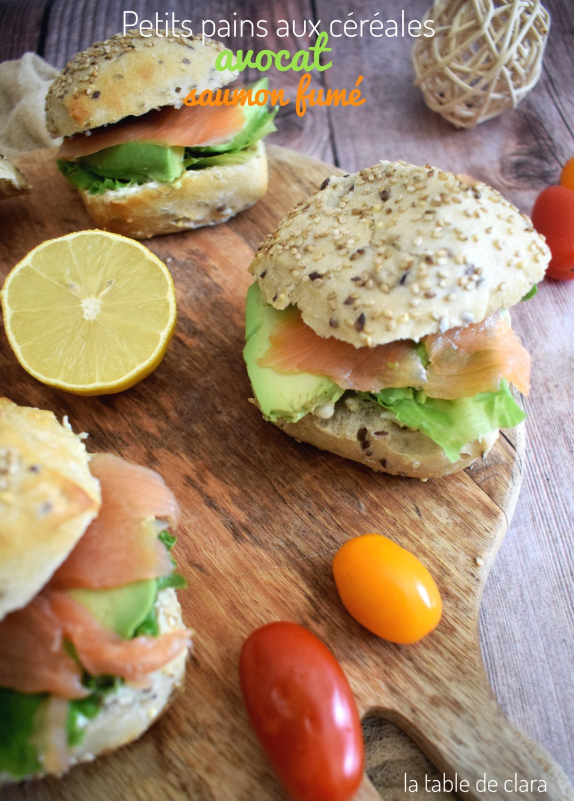 Petits pains aux céréales avocat et saumon fumé