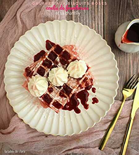 Gaufres aux biscuits roses coulis de framboises et sa chantilly