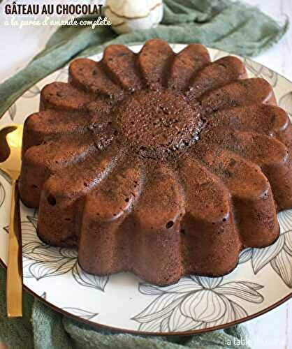 Gâteau au chocolat à la purée d'amande complète
