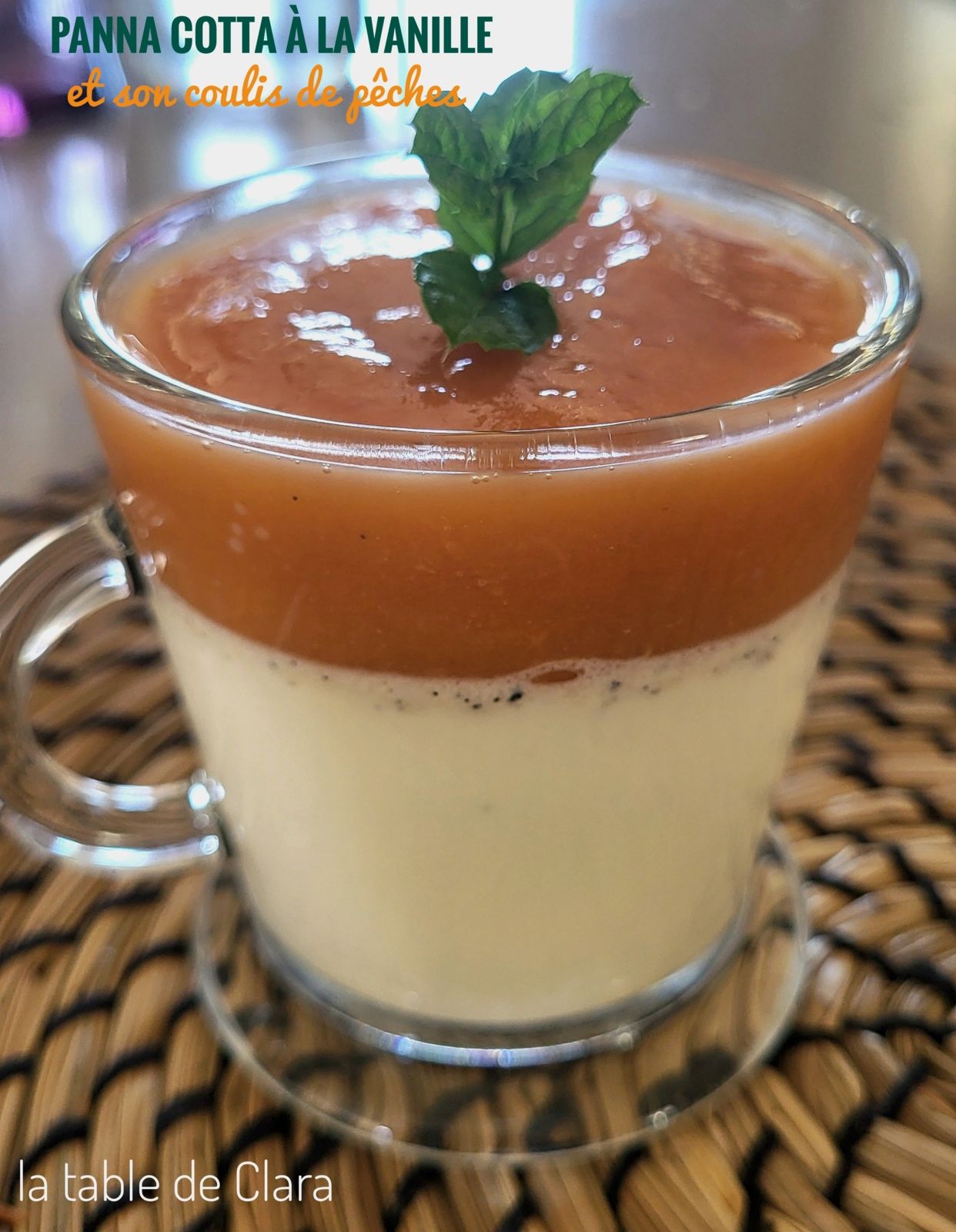 Panna cotta à la vanille et son coulis de pêches 