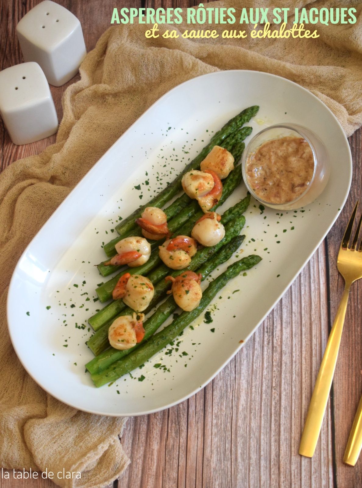 Asperges rôties aux Saint Jacques et sa sauce aux échalotes