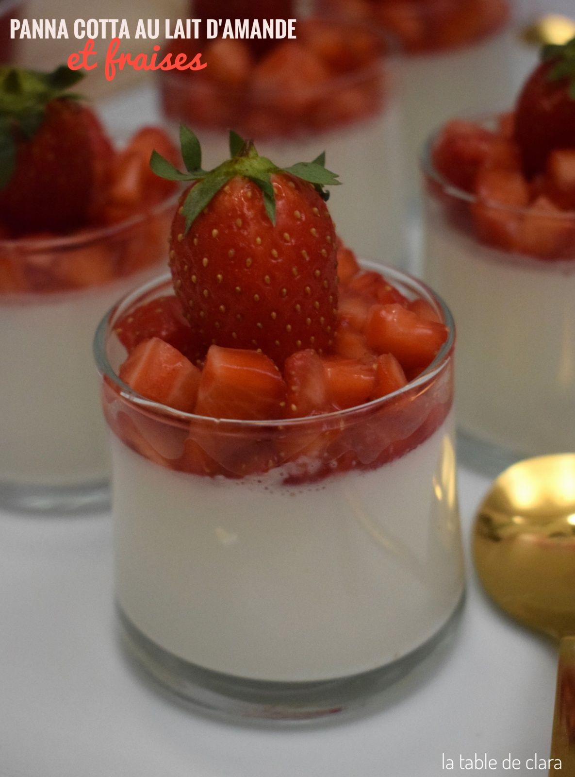 Panna cotta au lait d'amande et fraises
