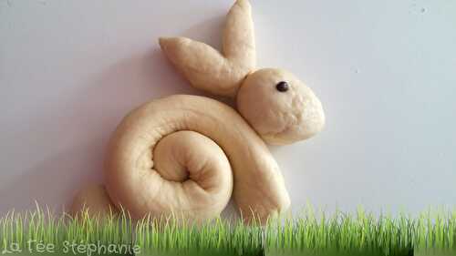 A faire avec les enfants: des brioches en forme de petits lapins de Pâques