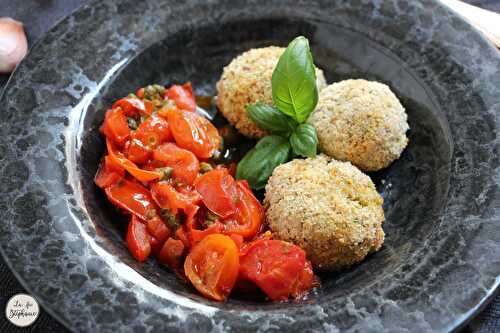 Boulettes de pain à la courgette, sauce aux deux tomates