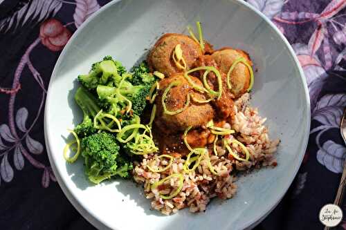 Boulettes de protéines de soja texturées, sauce gourmande à la purée d'arachide