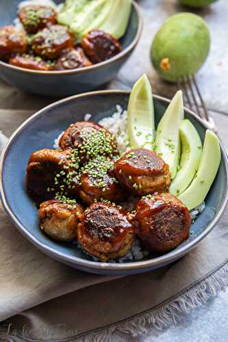 Boulettes moelleuses pois chiches et aubergine rôtie, sauce sucrée salée