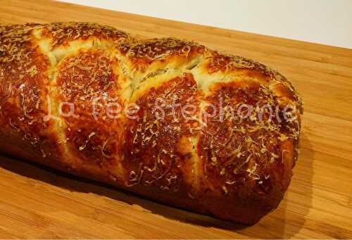 Brioche tressée au romarin