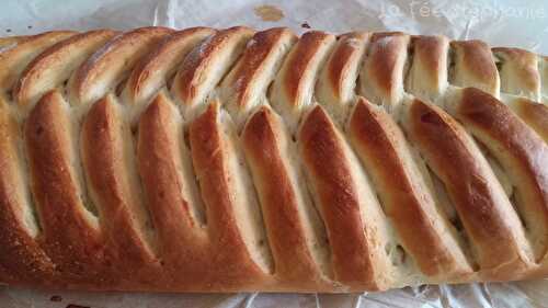 Brioche tressée farcie aux artichauts