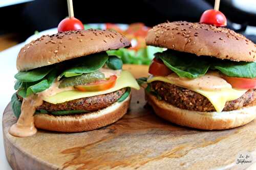 Burgers mexicains quinoa, maïs et haricots rouges et sauce rose