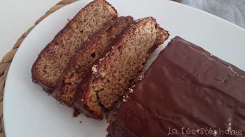 Cake au citron végétalien à la farine de sarrasin, nappé de chocolat noir (sans gluten)