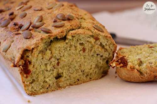 Cake salé aux courgettes et aux tomates séchées, recette végétale