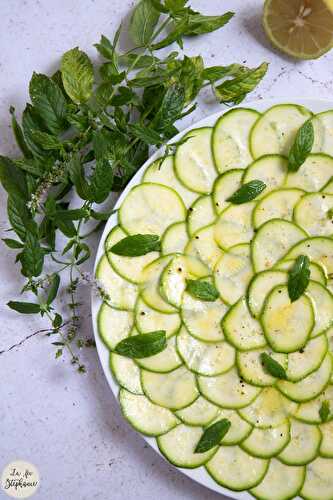 Carpaccio de courgettes marinées au citron et à la menthe