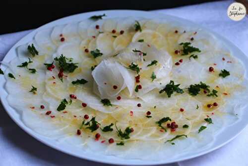 Carpaccio de radis d'hiver Daikon pour une entrée fraîche et délicieuse