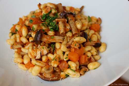 "Cavatelli freschi, zucca e funghi freschi" - Pâtes fraîches, dés de courge et champignons frais, un plat d'automne succulent, 100% végétal!