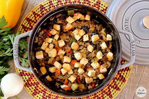 Cocotte de légumes-fruits et dés de tofu grillé
