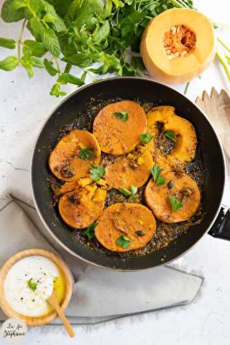 Courge poêlée aux épices et aux graines, sauce à la menthe