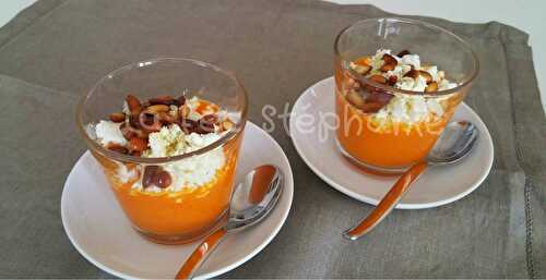 Crème de poivrons caramélisés, tofu et pignons de pin toastés