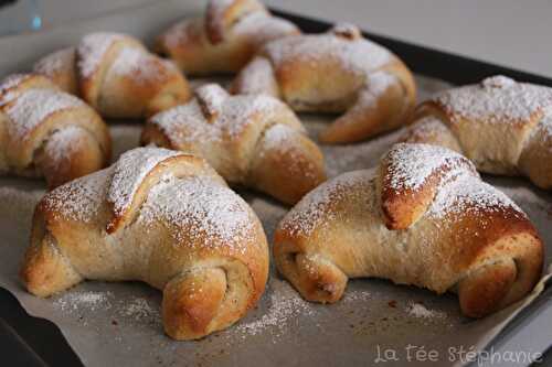 Croissants vegan à la farine complète, coeur de crème de noisettes, recette rapide pour un petit déjeuner de roi!