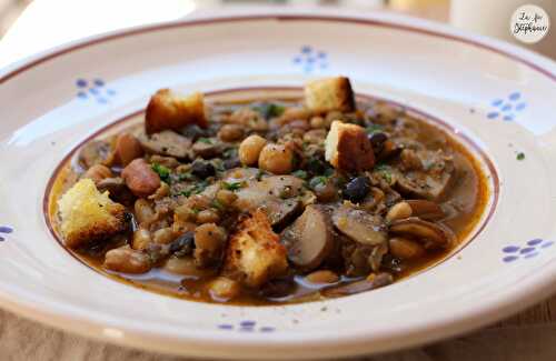 Délicieuse soupe de légumineuses aux champignons, un plat qui vous accompagnera tout l'hiver!
