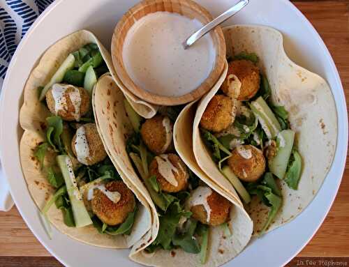 Falafels et sauce tahini, un grand classique qu'on adore!