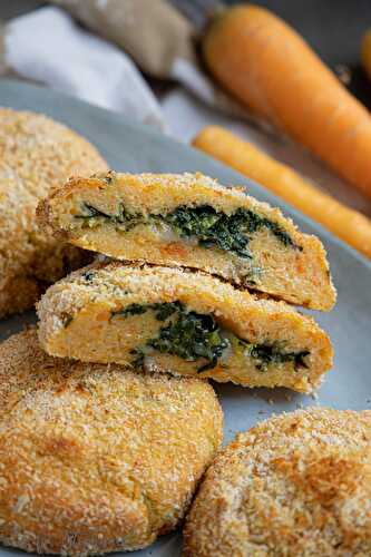 Gâteaux de pommes de terre et de carottes fourrés aux épinards