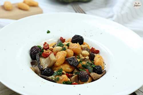 "Gnocchi" maison à la courge, poêlée de champignons aux noisettes