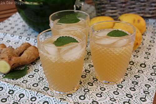 Limonade faite maison, à servir en terrasse dès qu'il commence à faire chaud!