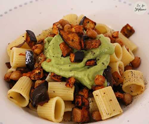 Mamma mia che pasta! Pâtes aux aubergines et aux pois chiches grillés, sauce à l'avocat