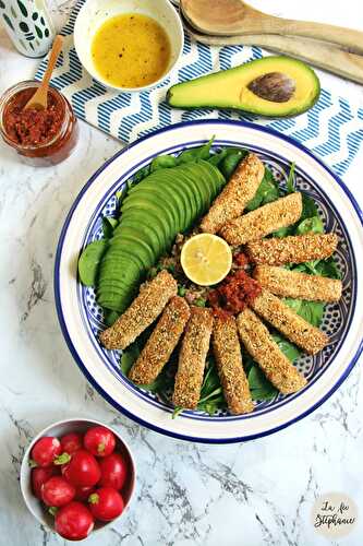 Nuggets de tofu croustillants - salade de riz complet à la moutarde