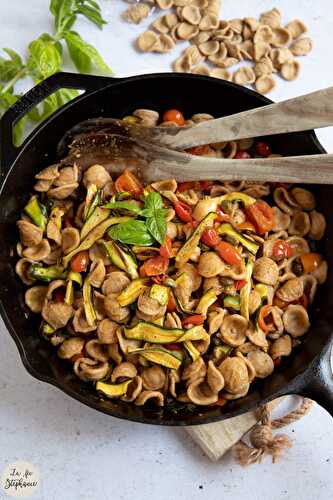 "Orecchiette" complètes aux câpres, tomates et courgettes grillées - BONNES VACANCES!