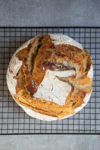 Pain au levain sans robot pétrisseur, cuisson cocotte - recette en vidéo