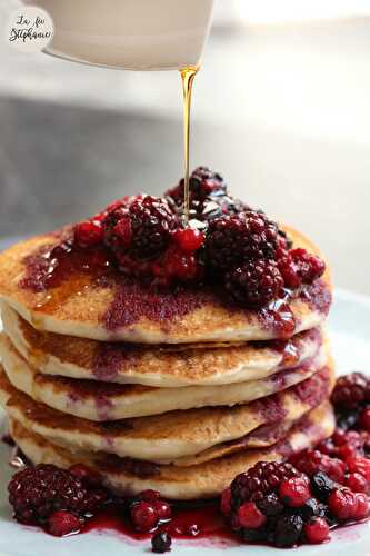 Pancakes incroyablement moelleux aux fruits rouges, recette végétale sans oeuf - La fée Stéphanie