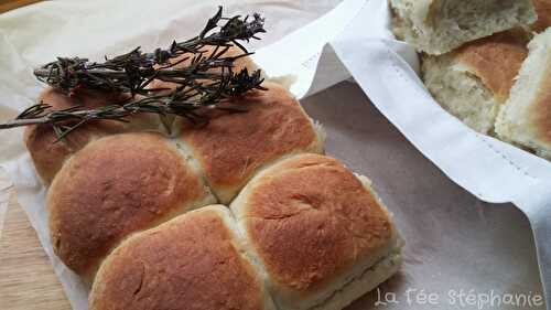 Petites brioches au romarin