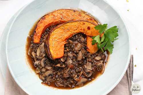 Potée de lentilles noires aux champignons et courge rôtie pour le soir du Réveillon