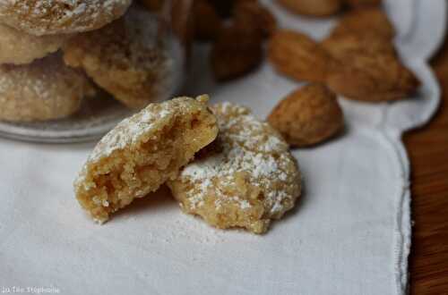 Pour les fêtes, offrez des "amaretti " aux amandes, faits maison et SANS oeuf! Recette vegan et gluten free