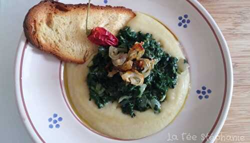 Purée de fèves et blettes( ou chicorées), un plat de légumes typique du Sud de l'Italie